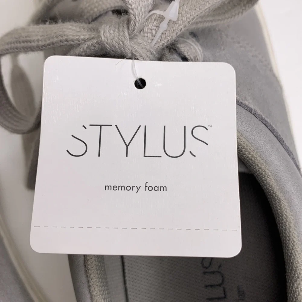 STYLUS Sneakers Gray Suede Trim SAUNTER Memory Foam Insoles NWT 8 Medium